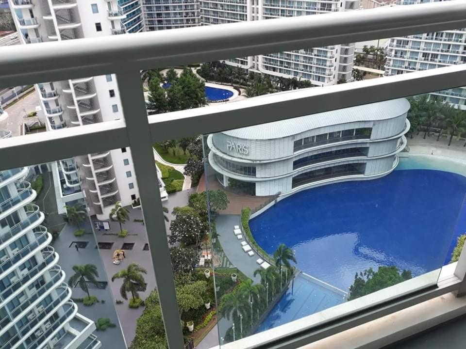 Azure South - Wave Pool - Heart Of The City Paranaque City Esterno foto