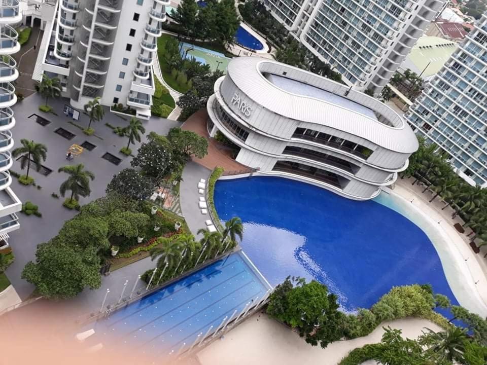 Azure South - Wave Pool - Heart Of The City Paranaque City Esterno foto